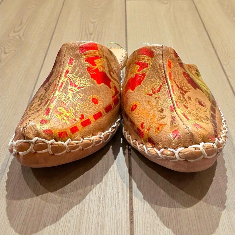 Pharaonic Egyptian Handmade Leather Slippers. Tooled Metallic Nefertiti Design - Picture 3 of 14